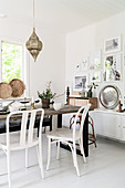 Vintage-style, black-and-white dining room