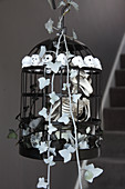 DIY Halloween decoration: bird skeleton in cage