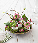 DIY Easter decoration of moss, eggshells and flowers