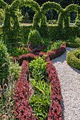Knot garden and artfully cut hedge