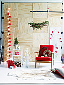 Wohnzimmer mit selbstgemachter Weihnachtsdeko