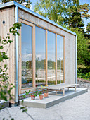 Holzhaus mit Glasfront