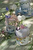 Sweet peas in napkins in small cups