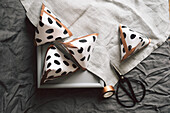 Triangular DIY paper gift bags