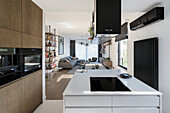 Cooking island with induction plate in open-plan kitchen