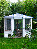 Garden pavilion made of recycled materials