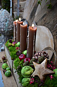 Advent arrangement with brown candles in a wooden box
