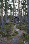 Holzhütte im Wald von Svartadalen, Schweden