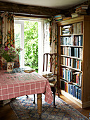 Dining room with bookcase