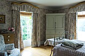 Rustic style bedroom