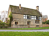 Bauernhaus aus Stein mit teilweisem Fachwerk in Gloucestershire, England UK