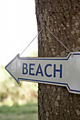 Sign to the beach in Gurnard isle of Wight