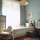 Classical single bedroom