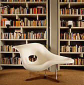 La Chaise with bookshelves