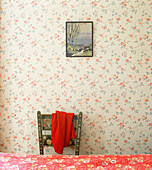 Floral wallpaper in bedroom