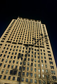 Muschelgebäude mit Spiegelung des London Eye