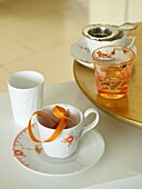 Tischplatte mit einem Teeservice