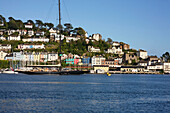 Picknickboot im Hafen von Dartmouth, Devon, England, UK