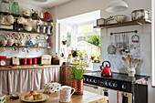 Upcycelte Elemente in einer Küche im Stil der 1950er Jahre Barrow in Furness Cumbria UK