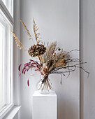 Bouquet of dried hydrangeas, Chinese reeds and pampas grass