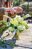 Bouquet of creamy white daffodils