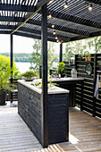 Outdoor kitchen with wooden panelling and fairy lights