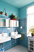 Bathroom with blue patterned tiles and walls and ceiling in blue