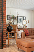 Living room with leather seating and vintage decorations