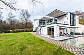 Villa im Bauhausstil, Sauerland, Deutschland