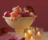 Glass bowl of berries & Christmas baubles as table centre