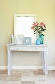 Wandtisch mit Schubladen und Spiegel