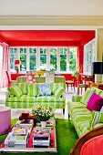 Living-dining area in shades of red and green