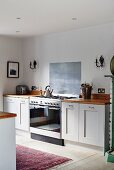 Country-house kitchen with white-painted base cabinet and gas cooker