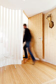 Houseboat foyer with curved walls, retro stool and hunting trophy on wall