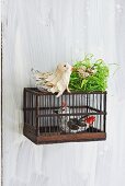 Selbstgebastelte Vögel aus Alufolie & Papierstreifen als Frühlingsdekoration