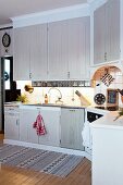 L-shaped country-house kitchen with wall units