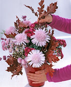 Arrangement with anemone-shaped crysanthemums