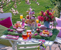Easter breakfast table with Tulipa bouquet, Hyacinthus