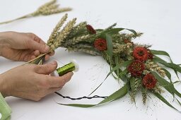 Baneberry and zinnias wreath