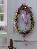 Easter wreath from Salix (kitten pasture), Hedera (ivy)