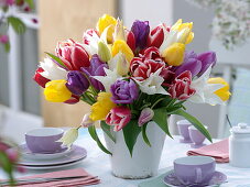 Tie colorful tulip bouquet