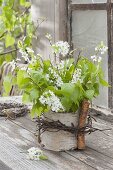 Maiengrün-small bouquet of Betula and Prunus twigs