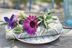 Small bouquet of Zinnia (Zinnia) and Lathyrus odoratus