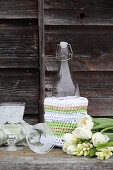 Swing-top bottle with crocheted raffia cover