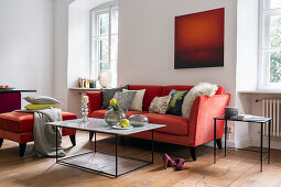 Red and white colour scheme in living room
