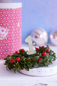 Small wreath of box with number 1 for Advent candle