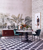 Exotic vintage wallpapers with palm tree motif in the dining room