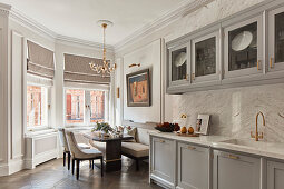 Luxurious American-style kitchen-dining room