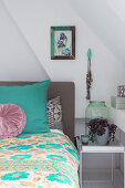 Vintage accessories in turquoise and grey in bedroom