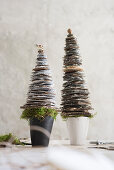 DIY-Weihnachtsbaum aus Zeitungspapier oder Buchseiten
